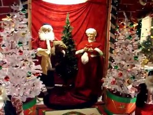 SANTAS CHRISTMAS TOY SHOP DISPLAY 2009