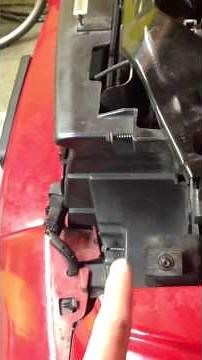 2002 - 2007 Jeep Liberty - power steering hose: easy access