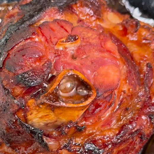 Homemade Molasses Glaze: the secret to a golden, juicy ham 🤤 Click to get our fan-favorite recipe! | Grandma's Molasses