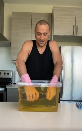 Coke and Mentos in oil experiment: Amazing reaction!