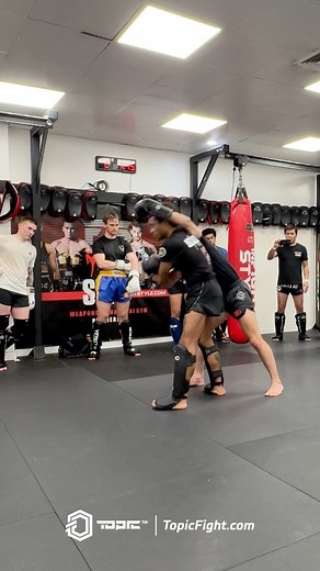 6.3K views · 118 reactions | Escaping a headlock position. . #muaythai #topictip #muaythaitraining #trainhard #training | Ognjen Topić // Огњен Топић | Facebook