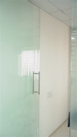 Comment “DevOps” and I’ll send you the FREE DevOps Roadmap PDF 📩 Because honestly… learning DevOps while working full-time feels like fighting meetings with bare hands 😭 Boss wants you to upskill, but your calendar is an unlimited data pack of back-to-back calls. Here’s the ONLY realistic way full-time employees are cracking DevOps roles in 2024–25 ⬇️ Master the 5 core skills (Linux, Git, Docker, CI/CD, Cloud), study in 20–30 min micro-sessions, build 3 practical projects, and use weekends for