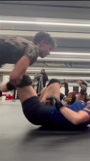 Top Position vs Technical Stand-Up (#1 escape for Small Player BJJ / Self-Defense / MMA) One great technique to escape bottom position for smaller BJJ players, self-defense, and MMA is to neck post and stand up From Video: MMA Tips | Positional Sparring: Murder Choke Stand-Up Escape, Dagistani Handcuff, Tomoe Nage #178 #178realizebjjlife #realizebjjlife #grappling #mma #jiujitsu #crystalnadeaubjj #crystalnadeaumma