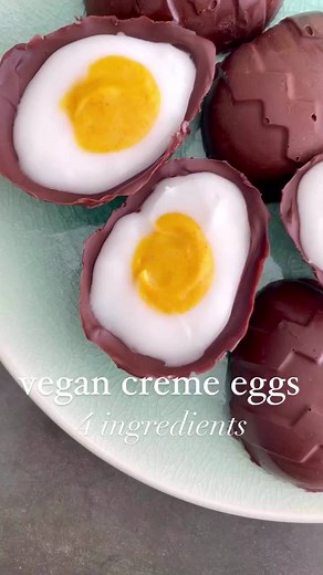 4 Ingredient Vegan Creme Eggs! You need these in your life; they’re gluten free, vegan, soy free and refined sugar free too! I used to devour crème eggs when I was younger but haven’t had one for maybe 10 years but I promise you these are just as good if not better! They’re super easy to make and you’ll wow your friends and family with them this Easter (and beyond) - go give them a go and don’t forget to save this recipe for later too ❤️ I can’t wait for you to try them - here’s how; . . . 🌟 IN