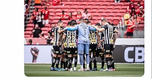Santos para de publicar goleada após quinto gol em rede social e rende memes; veja