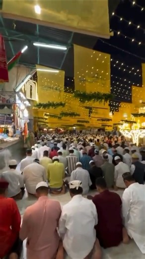 নামাজ ভিডিও দেখে কেউ ধাক্কা দেবেনা #shorts #islamicshorts