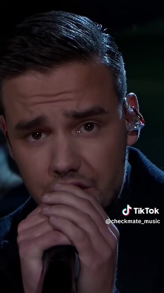 One Direction Live Performance of Night Changes