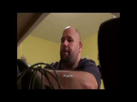 Prankandspank video #12 - fake spider on paper towel prank