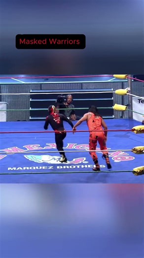 Title: Mascarita Dorada vs. Pequeño Halloween | Mini-Stars Showdown!