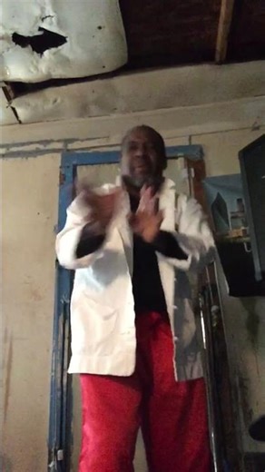 Southern Praying Mantis demonstrates forms 👊🏿