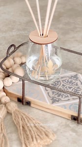 Siempre hay algo nuevo para aprender!Mirá cómo transformar un trozo de madera en una bandeja simil mayólica.👇🏻👇🏻👇🏻👇🏻👇🏻👇🏻👇🏻👇🏻👇🏻👇🏻👇🏻👇🏻👇🏻🤍Si quieres aprender variedad de técnicas decorativas desde tu casa ya está abierta la inscripción al Profesorado de Arte Mix Media ONLINE. Este profesorado es ideal para quienes quieran aprender para luego dar clases, armar su propio taller y emprender o simplemente para decorar la casa, como hobby.MODALIDAD ONLINE (Instagram privado)Du