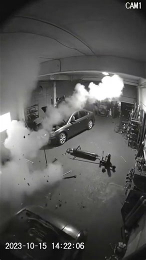 CCTV recorded oxygen cylinder leak #incident #explod #cctv