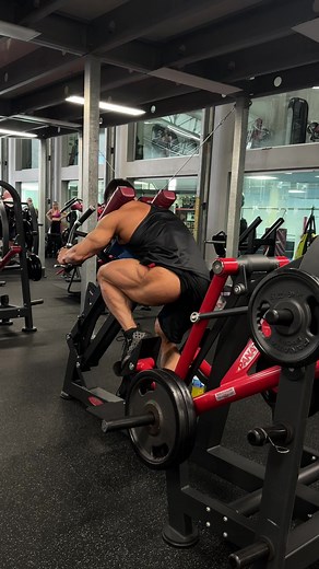 #portugal🇵🇹 #bodybuilding #contest #shredded #eatclean #muscles #worshipmuscle #fitmodel #onlinetraining #personaltrainer #legs #uae🇦🇪 #model #mrbigevolution