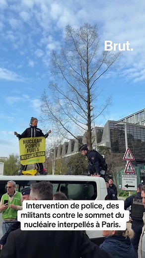 Intervention de police, des militants contre le sommet du nucléaire interpellés à Paris.