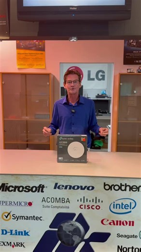 Solution réseau pour votre maison : Points d’accès sans fil de qualité commerciale Nous parlons de l’importance d’installer du matériel réseau de qualité commerciale dans votre résidence. Nous expliquons comment un point d’accès sans fil se connecte à votre routeur et peut gérer facilement cinquante à cent appareils de domotique sur une surface de deux cents pieds carrés. Nous détaillons également le coût d’installation, qui se situe entre cent vingt-cinq et cent trente dollars, et partageons no