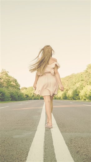 Nadia — Infirmière & Formatrice | On croit souvent que l’on manque de patience. Mais notre tolérance au stress varie. Le système nerveux n’est pas constant. Et le corps... | Instagram