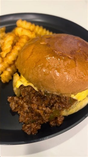 My go-to Sloppy Joe recipe when I’m in a rush! #quickdinner #sloppyjoes #recipeshorts