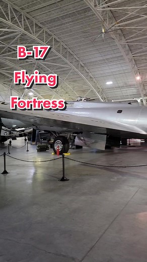 Descubre el B-17 Flying Fortress en el SAC Museum