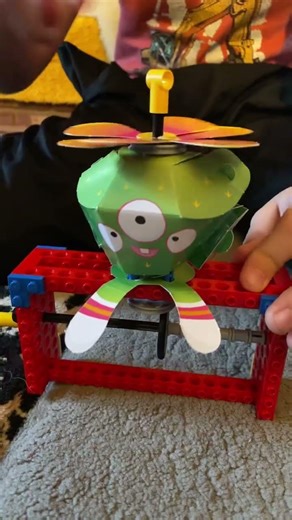 ROBOT LEGOS, Please Watch the entire video on the Chanel how i built it,vídeo completo #robotlegos