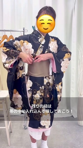 ＼自分でできる！簡易袴の着付け手順解説！／ 忙しい朝でもパパッと見返せるように90秒にまとめたよ！👀 初めてで不安という方でも簡単に着付けられる、腰紐付き着物&作り帯仕様✨ わかりにくい部分があれば気軽にコメントで教えてね💭 みんなの卒業式当日が素敵な一日になりますように！🌸 #卒業式 #着付け動画 #袴コーデ #簡易袴 #26卒