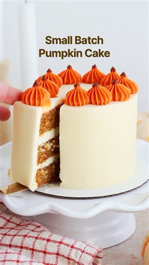 Small batch pumpkin cake with cream cheese frosting (serves 2-4)! #minicake #smallbatch #pumpkincake