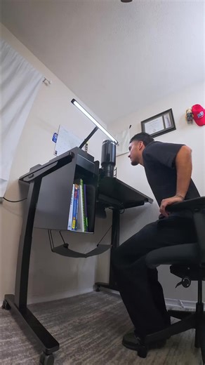 This is THE MOST complete desk set up. Everything you need in a desk, you got it in @upliftdesk 🙌 #Ergonomics #WorkFromHome #HomeOfficeSetup #WorkBetterLiveHealthier #UPLIFTDeskPartner
