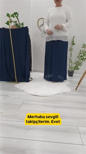 modaguzide on Instagram: "💫Kırışık etek modelimiz 60 bedene kadar sizlerle 💫Krep kumaş astarli beli lastikli 💫Manken üzerindeki 46 beden 💫 Sipariş için WhatsApp hattımız 0551 011 23 50 #etek #sezon #piliseetek #kırışıketek #büyükbedenetek"