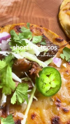 Juicy, tender short rib tacos that basically melt in your mouth. We slow-cooked the beef until it’s fall-apart perfect, then piled it onto warm tortillas with crunchy slaw, zesty lime, and a spicy jalapeno. It’s perfect for taco night, parties, or whenever you’re craving braised beef tacos with serious flavor. #shortribtacos #tacorecipes #beeftacos #easymeals #weeknightdinner #dinnerideas