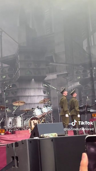 the end dead! 💀 #mcr #mychemicalromance #gerardway #frankiero #mcrseattle #lltbptour #longlivetheblackparade #concert #music #seattle #mikeyway #raytoro #theend