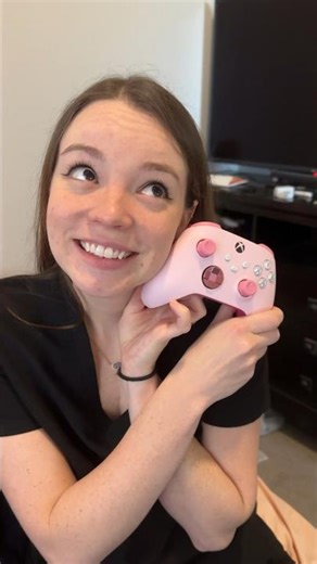 Gamer Girl Gets Custom Xbox Controller! #xbox #xboxlab #xboxgaming #xboxseriesx #gaming #shorts
