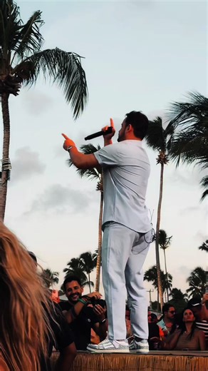 2025 marcou uma fase especial da nossa história. Foram muitos shows, muita estrada, encontros inesquecíveis e a gravação do DVD POR 🧡 VOCÊS. Agora é hora de olhar pra frente. 2026 chega com novos projetos, lançamentos importantes, mais música, mais emoção e ainda mais histórias pra viver com vocês. Seguimos juntos ✨