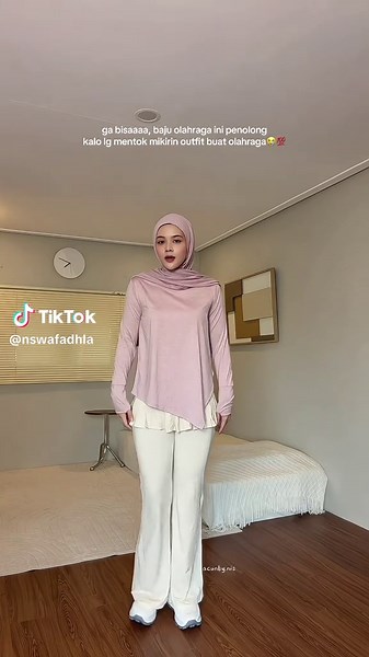 Baju Olahraga Wanita: Atasan Penolong Saat Bingung Outfit Gym