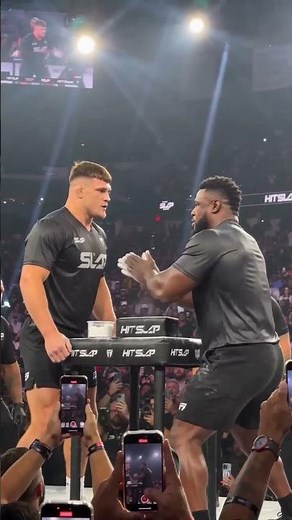 Nobody Expected Him To Fall After The First Slap… The Entire Arena Went Crazy! 🔥👊