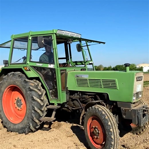 Old fendt seeder machinery working fine until today 🔥💪🚜 #agriculture #farming #fendt | Big Machines