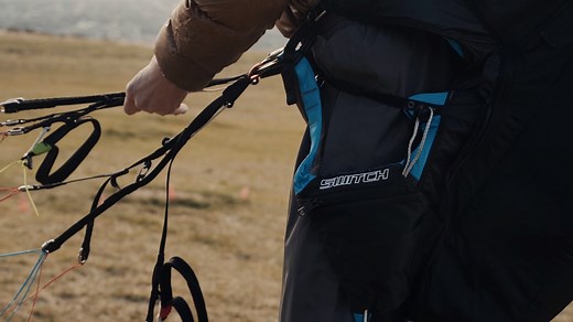 Our friend Carl Weiseth from Speedfly.com reviews the SWITCH harness. For more on the Switch go to: https://www.flyozone.com/paragliders/products/harnesses/switch | OZONE Paragliders