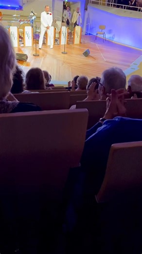 Das Pasadena Roof Orchestra in der Berliner Philharmonie – das ist wirklich eine besondere Kombination: diese ikonische Halle und der unverwechselbare Sound des Orchesters mit seiner Liebe zu Swing, Jazz und Tanzmusik der 1920er–30er Jahre. | Pasadena Roof Orchestra