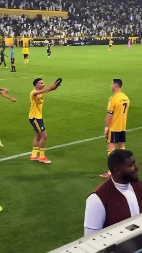 398K views · 22K reactions | CRISTIANO RONALDO'S DANCING SAUDI ARABIA TRADITIONAL DANCE. ❤️ | Football Buzz | Facebook