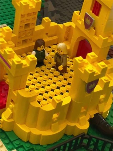 Bouncy Castle MOC - Bricks In The Six 2024