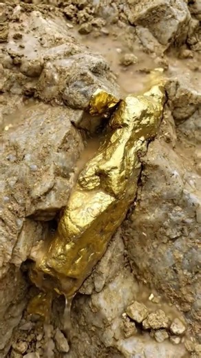 SHOCKING! Massive Pure Gold Nugget Found Inside a River Rock! 😱✨ || #TreasureHunt #Prospecting
