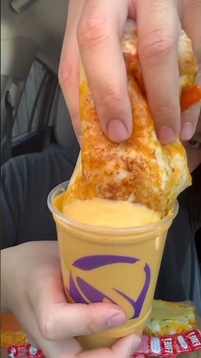 Taco Bell Burrito & Tacos Review 🌯🌮 | Nacho Cheese Taste Test 🤤 #food #carnitas #shorts #mukbang