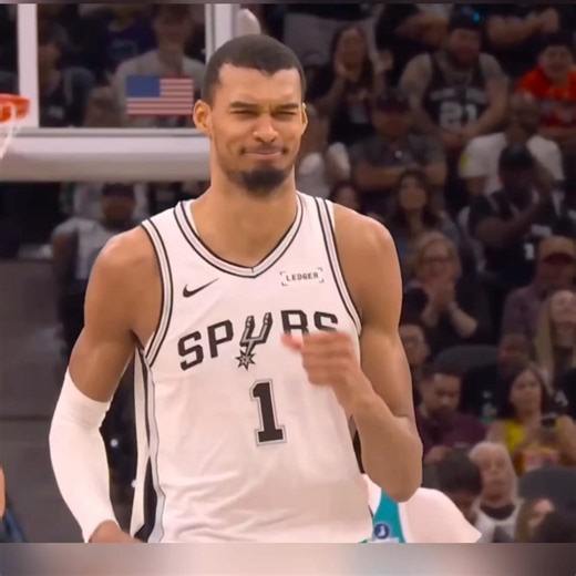 Wemb in Alien mode. #nba #basketball #viral #shorts 👽👽