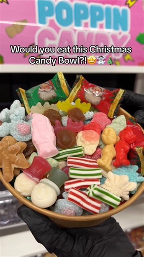 🎄🎅🏻Let’s make a CHRISTMAS Candy Bowl! Santa really isn’t that far away now… Who’s started buying presents?!🎅🏻🎄 #reels #viral #satisfying #asmr #explorepage #candies #funny #platter | Poppin Candy