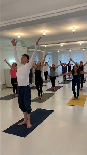 Yoga Dance Flow – Energy attracts what you feel