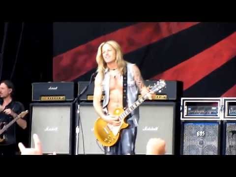 Doug Aldrich performing guitar solo HD (Live) RTP