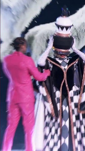 chess piece revealed as THIS tv icon!! 📺 #themaskedsinger