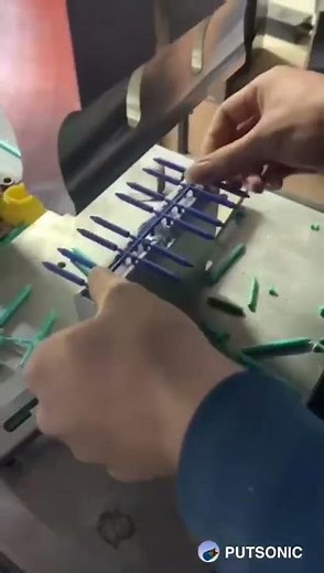 POM Plastic Runner Ultrasonic Cutting Machine