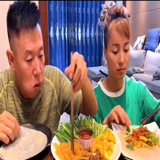 I Can't Stop Watching Husband And Wife Eating Food Show EP4209 | BM MWE