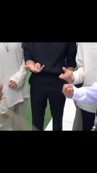Jim accidentally open middle finger and suga notice him😂😂😂😂#btsarmy #foryo #virallllllllllllll
