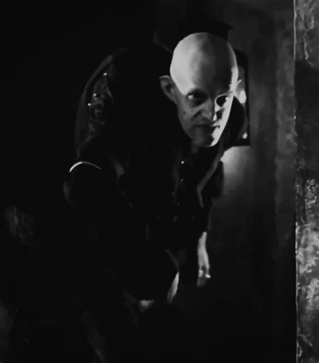 I hear something… #tomtheinnkeeper #tomtheinnkeeperedit #harrypotter #potterstones #bbqevening