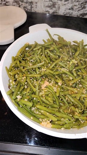 Until you get your eating habits in check… your fat loss AND body recomposition will stall 🥲